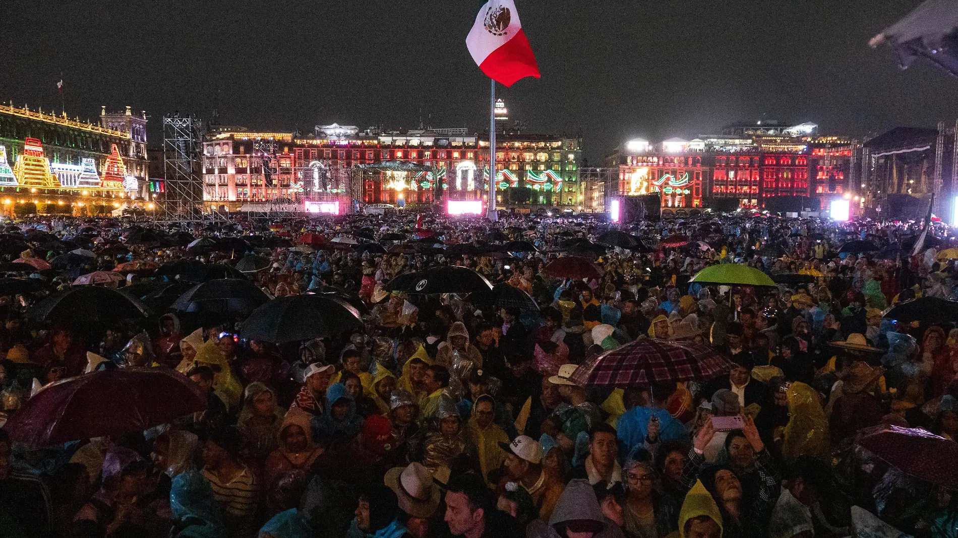 Grito de independencia zocalo palacio nacional 16 de septiembre 